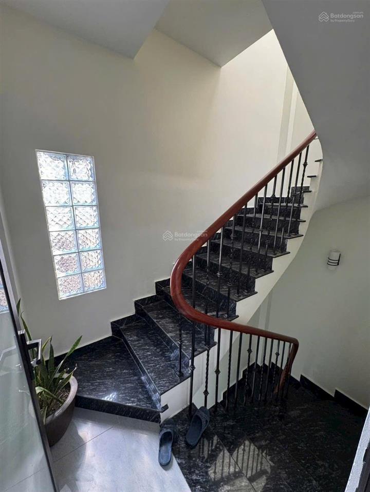 Bán nhà 4 tầng vị trí đẹp dt 169m2 mt 11m gần hồ tây phố lạc long quântrung tâm tây hồ. giá 26tỷ