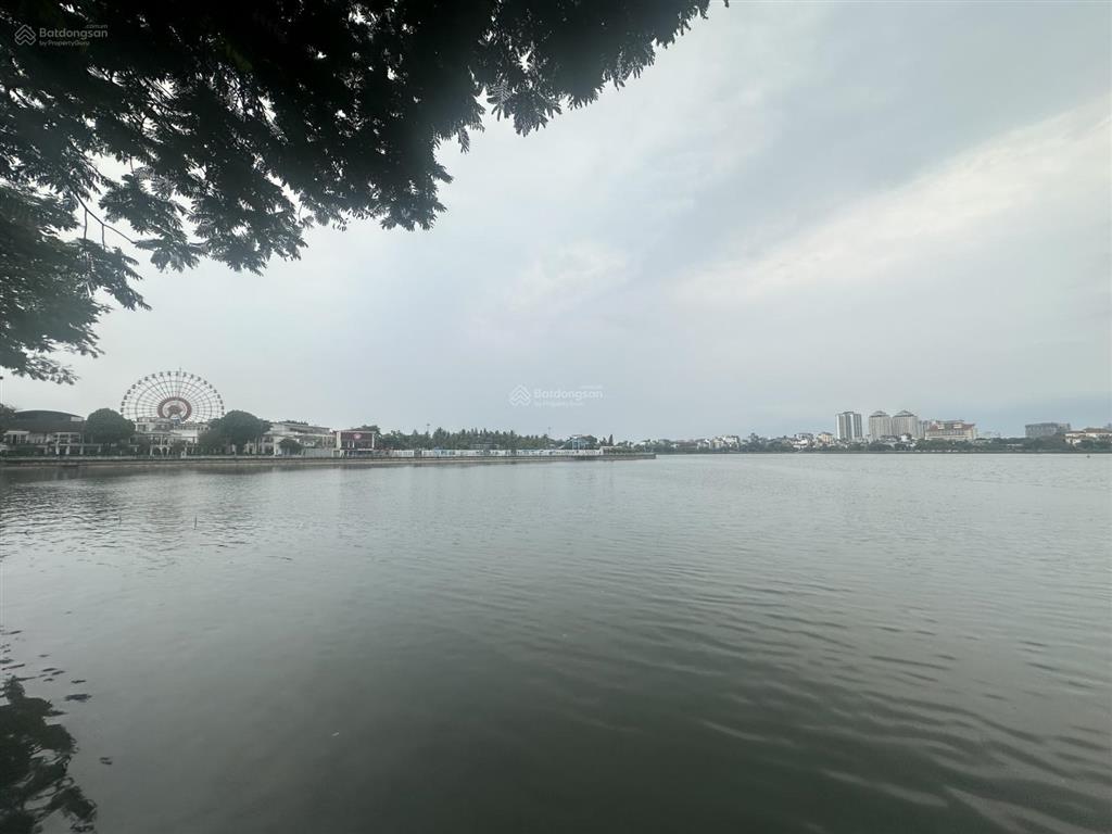 Bán nhà view hồ tây 5 tầng giá rẻ, đẹp dt 63m2mt 3.8mgần hồ tâyphố nhật chiêutây hồ.giá 19 tỷ