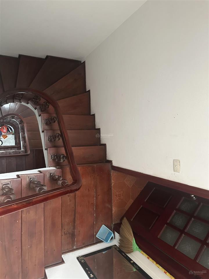 Bán nhà 5 tầng rẻ và đẹp dt 39m2mt3.5môtô đỗ cửagần hồ tâyphố nguyễn hoàng tôntây hồ.giá8.5tỷ