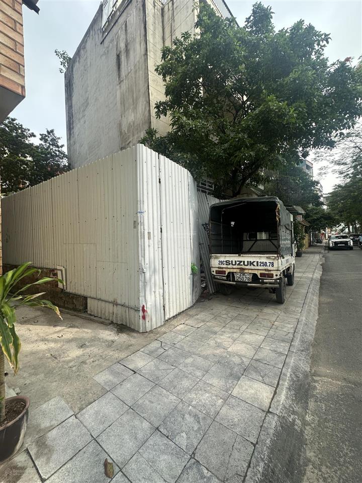 Bán nhà 5tầng giá rẻ,đẹpview hồ tây dt 100m2mt 6.1mgaralôgócphố lạc long quântây hồ.zá39,9tỷ