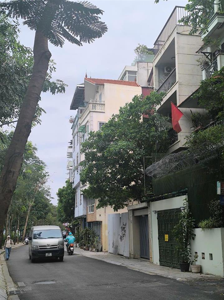 Bán nhà 5tầng giá rẻ,đẹpview hồ tây dt 100m2mt 6.1mgaralôgócphố lạc long quântây hồ.zá39,9tỷ