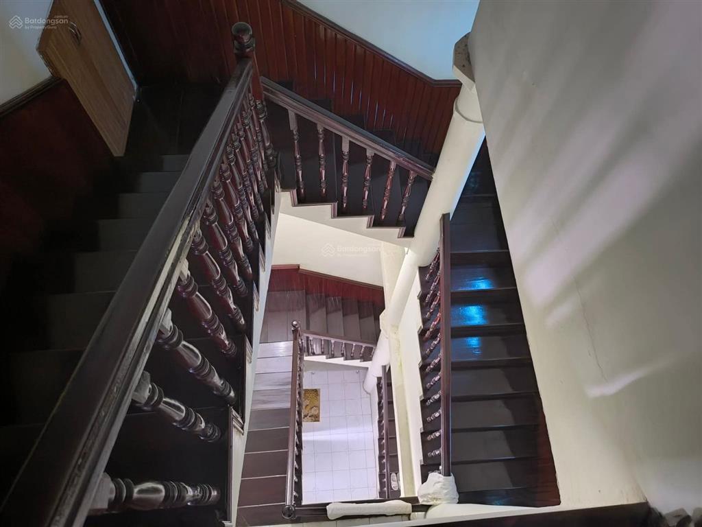 Bán nhà 4 tầng giá rẻ vị trí đẹp dt 170m2 mt 12m  gần hồ tây phố lạc long quân tt tây hồ. giá 26tỷ