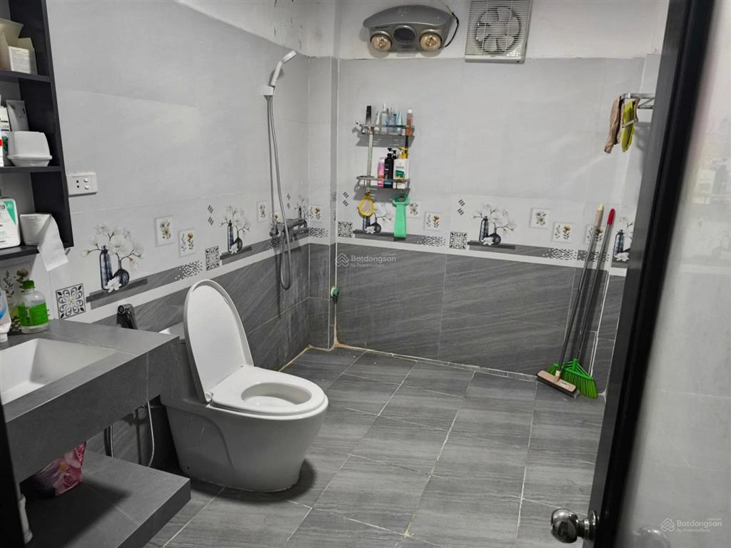 Bán nhà 4 tầng giá rẻ vị trí đẹp dt 170m2 mt 12m  gần hồ tây phố lạc long quân tt tây hồ. giá 26tỷ