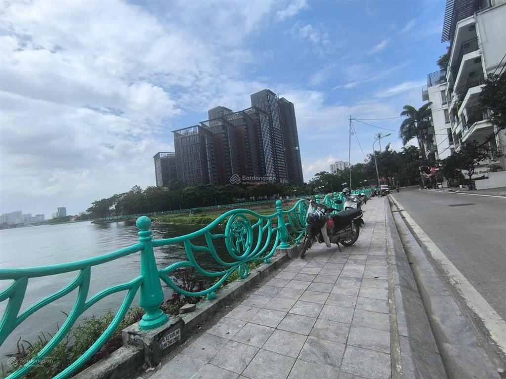 Bán biệt thự 4 tầng tại phố tây hồ dt 299m2  mt 12,9m  gần hồ tây phố quảng bá. giá siêu hời