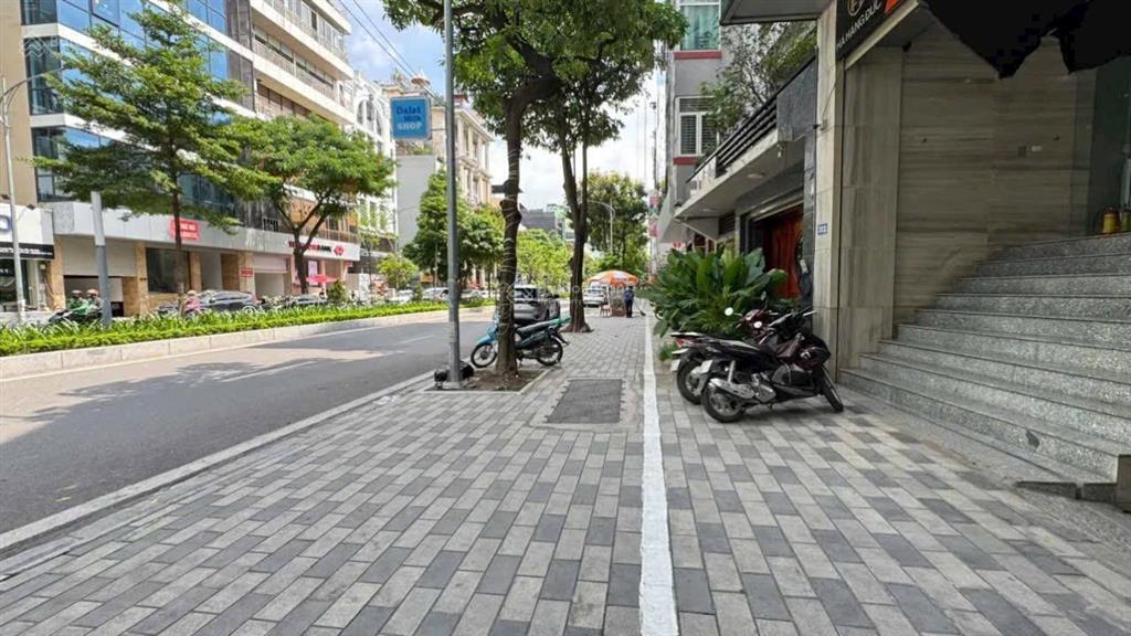 Bán đất mặt phố lạc long quân  tây hồ  view hồ tây  giá rẻ, vị trí đẹp nhất phố dt168m2