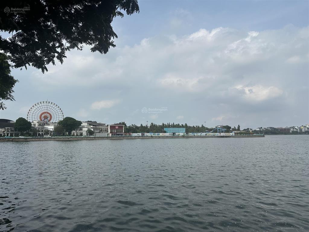 Bán nhà 5tầng đẹp view hồ tây dt102m2mt6.3mgaralôgóc 3 thoángphố nhật chiêutây hồ.giá39.5tỷ