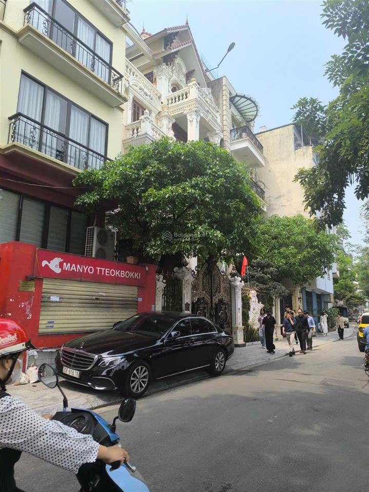 Bán nhà 5tầng giá rẻ và view hồ dt 101m2mt 6.5mlôgóc 3 mặt thoángphố nhật chiêu tây hồ.zá39tỷ