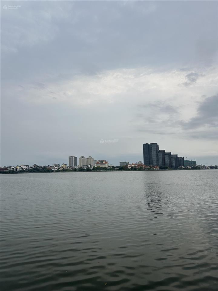 Bán nhà 5tầng view hồ tây dt 102m2mt 6.4mlo goc 3 mặt thoángphố trịnh công sơntây hồ.giá39tỷ