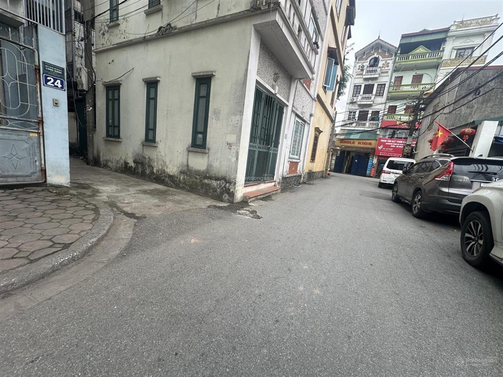 Bán nhà 3tầng giá rẻ,vị trí đẹp dt 82m2mt 4.7môtô đỗ cửagần hồ tâyphố xuân latây hồ.giá17.5tỷ