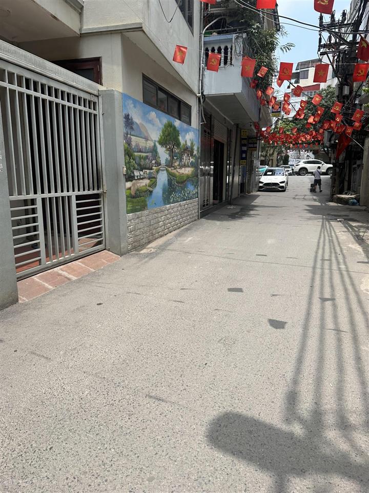 Bán nhà 3tầng giá rẻ,vị trí đẹp dt 82m2mt 4.7môtô đỗ cửagần hồ tâyphố xuân latây hồ.giá17.5tỷ