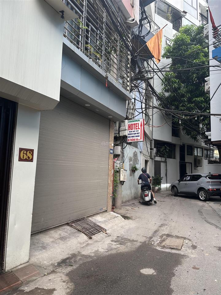Bán nhà 3tầng giá rẻ,vị trí đẹp dt 82m2mt 4.7môtô đỗ cửagần hồ tâyphố xuân latây hồ.giá17.5tỷ