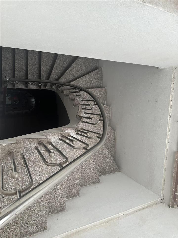 Bán nhà 4 tầng dt 81m2 mt 4.6m gần hồ tây ô tô đỗ cổng sổ đẹp phố lạc long quân tây hồ, giá 17.5tỷ
