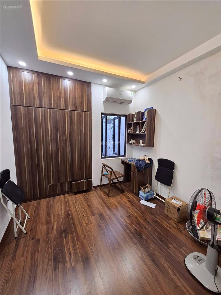 Bán nhà 3 tầng dt 36m2mt 3mđẹp ở ngaygần đường ôtô tránh & cv cầu giấyđường cầu giấy.giá6.6tỷ