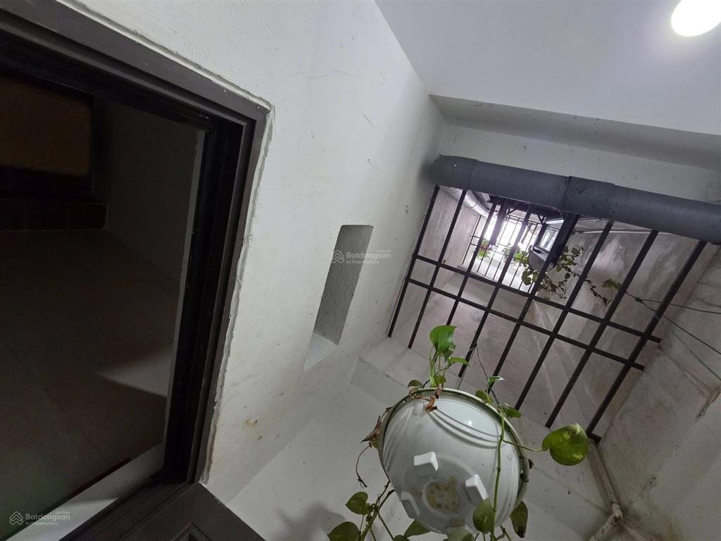 Bán nhà 3 tầng dt 36m2mt 3mđẹp ở ngaygần đường ôtô tránh & cv cầu giấyđường cầu giấy.giá6.6tỷ