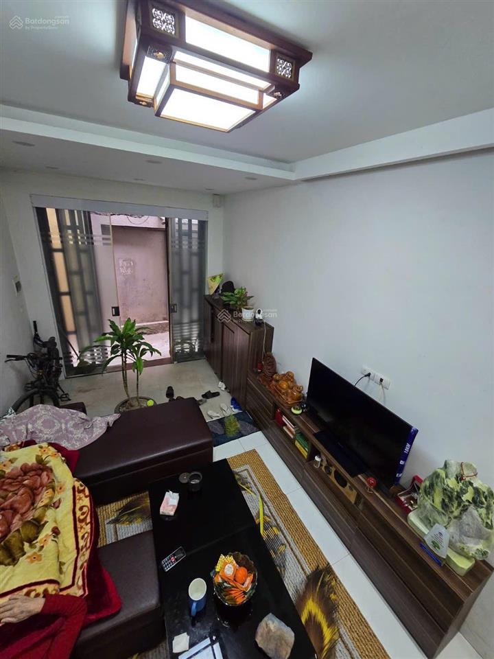 Bán nhà 3 tầng dt 36m2mt 3mđẹp ở ngaygần đường ôtô tránh & cv cầu giấyđường cầu giấy.giá6.6tỷ