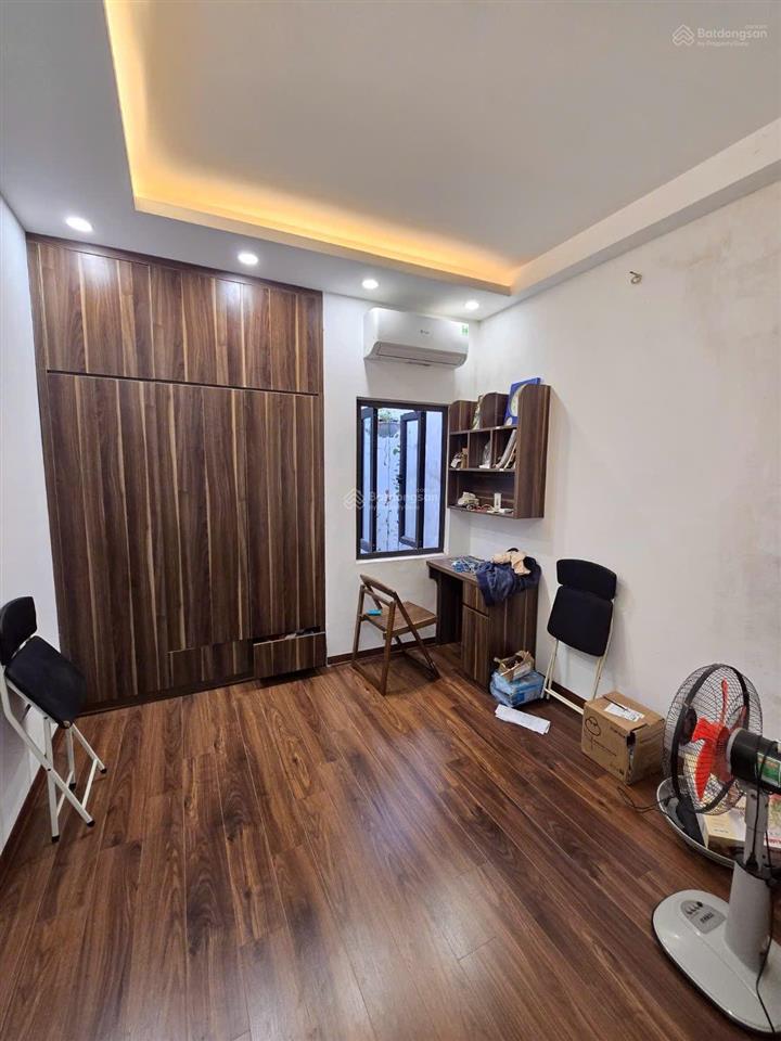 Bán nhà 3 tầng dt 36m2mt 3mđẹp ở ngaygần đường ôtô tránh & cv cầu giấyđường cầu giấy.giá6.6tỷ