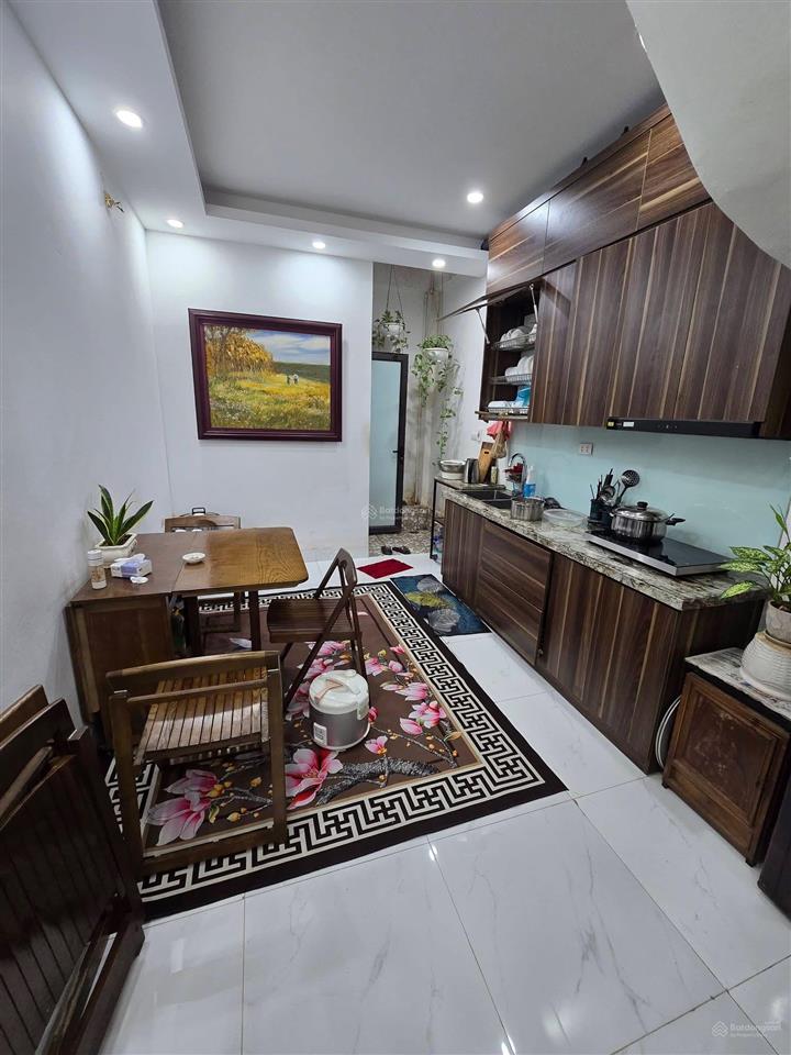 Bán nhà 3 tầng dt 36m2mt 3mđẹp ở ngaygần đường ôtô tránh & cv cầu giấyđường cầu giấy.giá6.6tỷ