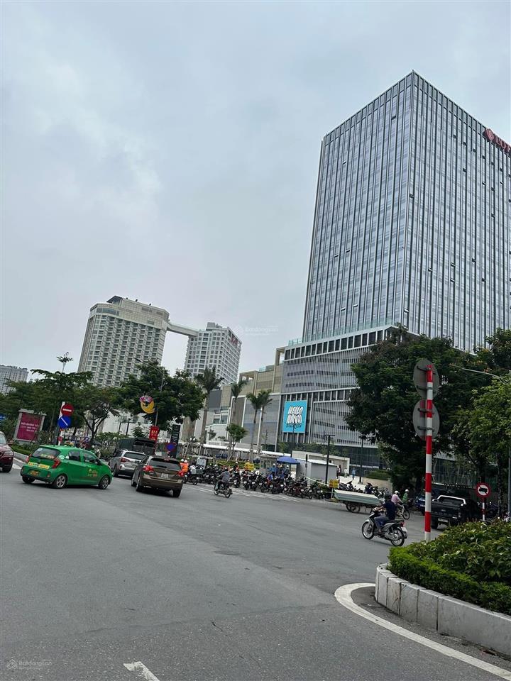 Bán nhà 5tầng đẹp view hồ tây dt99m2mt 6.5mgaranhà 3 mặt thoángphố lạc long quântây hồ.zá38tỷ