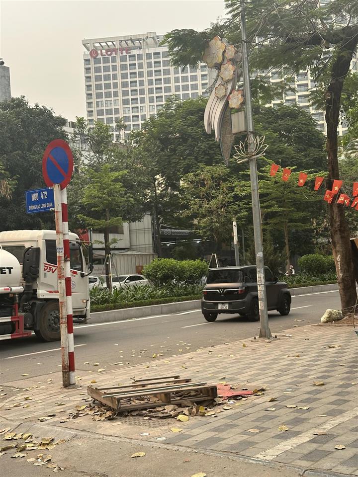 Bán nhà 5tầng đẹp view hồ tây dt99m2mt 6.5mgaranhà 3 mặt thoángphố lạc long quântây hồ.zá38tỷ