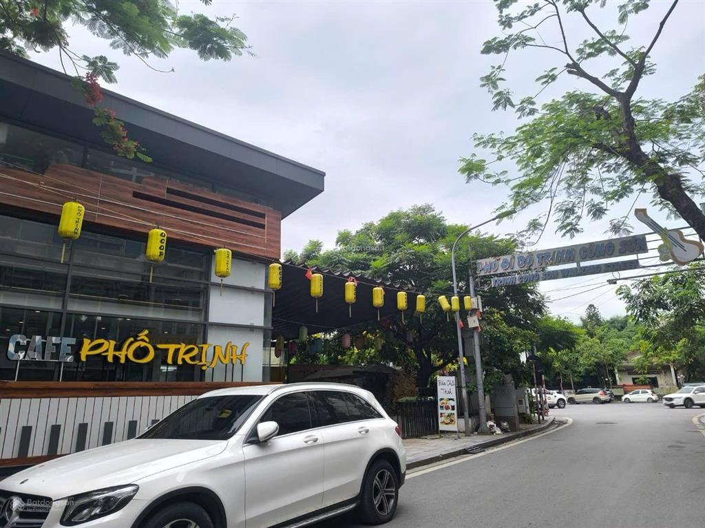 Bán nhà 5 tầng view hồ tây dt 61m2mt~4mnhà 2 thoáng ôtô đỗ cổnggần phố nhật chiêutây hồ