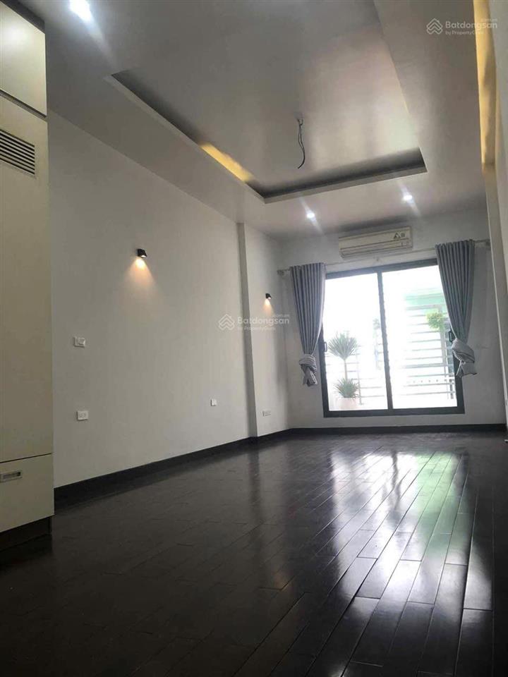 Bán nhà 5 tầng view hồ tây dt 61m2mt~4mnhà 2 thoáng ôtô đỗ cổnggần phố nhật chiêutây hồ