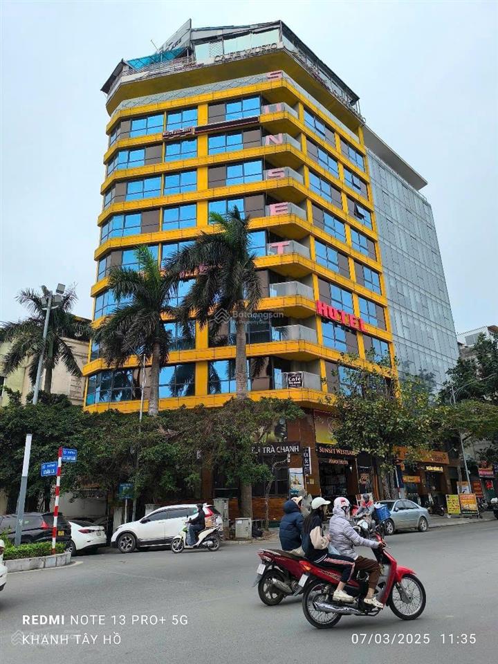 Bán nhà cấp 4 dt 350m2mt 12.5mview hồ tâyvỉa hè rộng garamặt phố lạc long quântây hồ.giá197tỷ