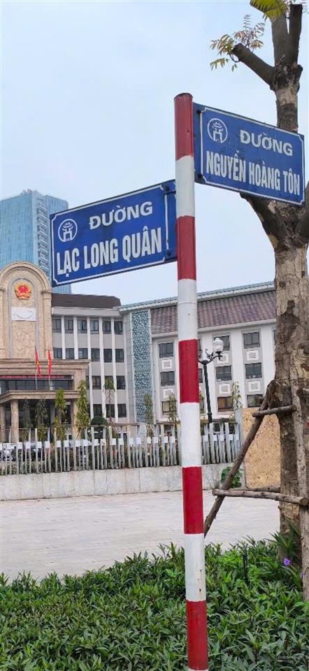 Bán đất dt348m2mt12.8mmặt phốview hồ tâyvỉa hè rộng garamặt phố lạc long quântây hồ.giá197tỷ