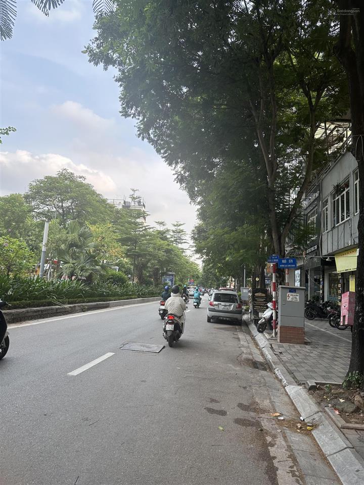 Bán nhà cấp 4 dt 345m2 mt 13m 2 thoáng view hồ tây vỉa hè gara mp lạc long quân tây hồ. giá 196 tỷ