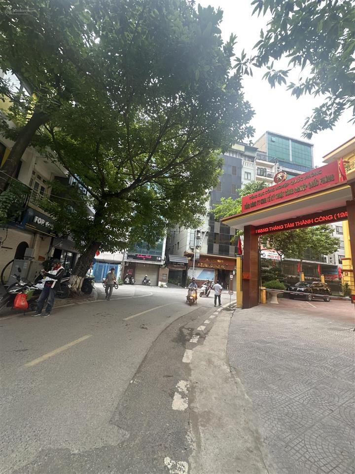 Bán nhà 3 tầng dt 128m2mt 7,2m2 mặt thoángchỉ 3 bước chân ra phố linh langtt ba đình.giá21.3tỷ