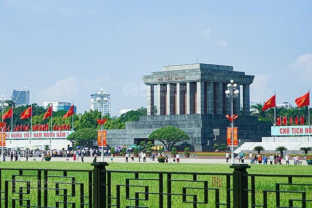 Bán nhà 3 tầng dt 128m2mt 7,2m2 mặt thoángchỉ 3 bước chân ra phố linh langtt ba đình.giá21.3tỷ