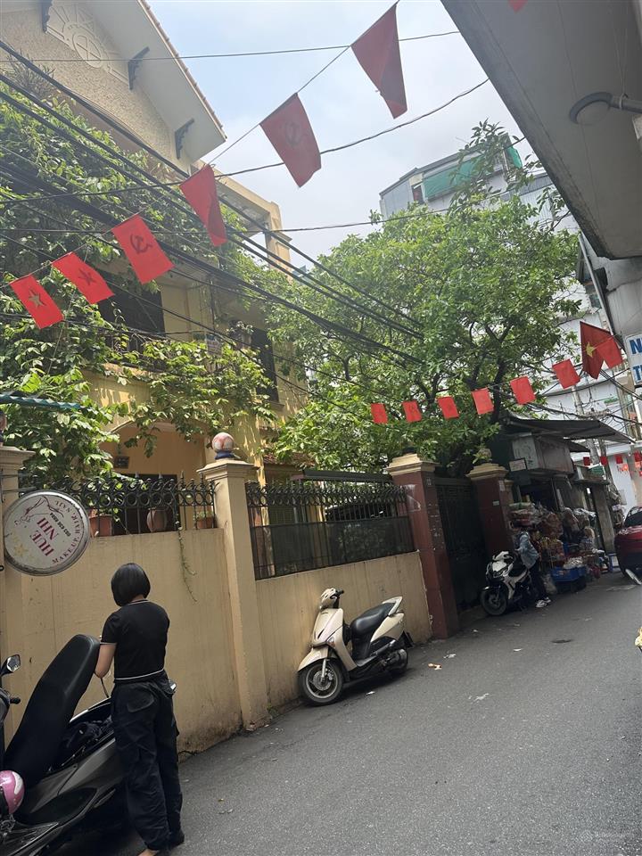 Bán nhà 4 tầng dân xây dựng dt 172m2  mt 9.9m  gần hồ tây và phố lạc long quântây hồ. giá 25tỷ