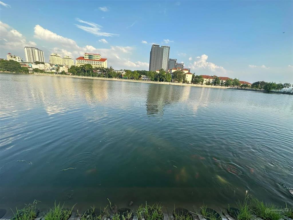 Bán ngôi biệt thự 4 tầng view hồ tây dt 316m2 mt 12,9mgần hồ tâyphố quảng khánhtây hồ.giá 88tỷ