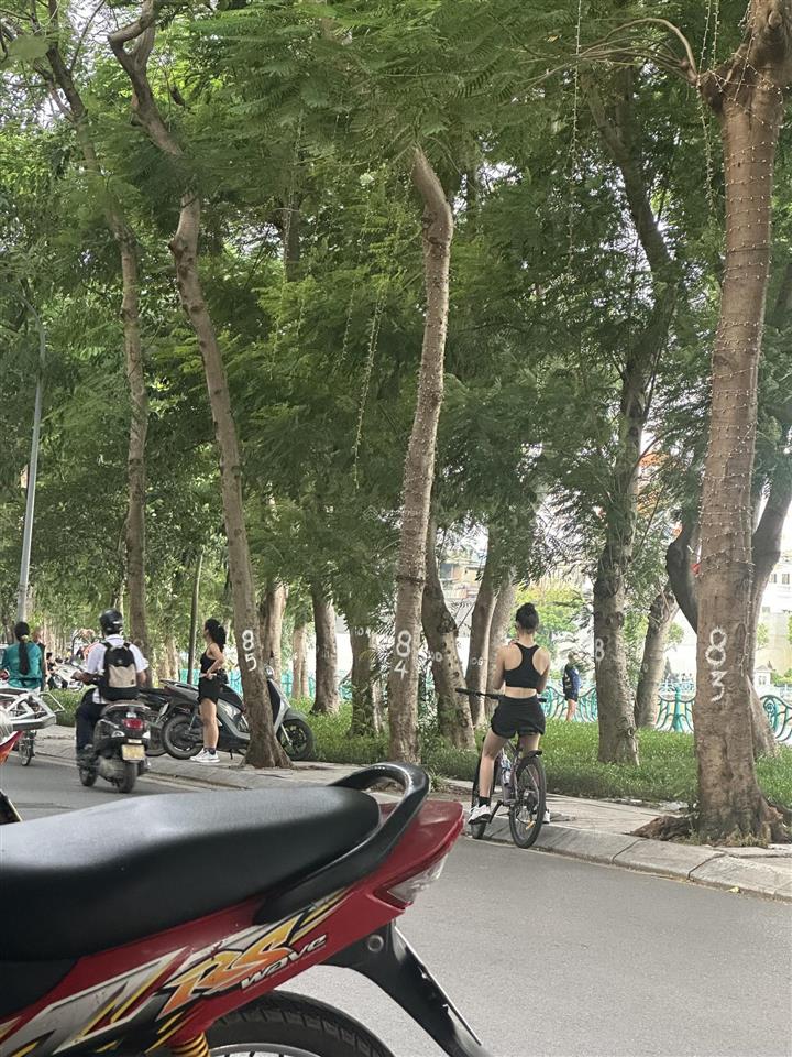 Bán nhà 5 tầng view hồ tâyphố nhật chiêutây hồ dt 63m2mt 4mgần hồ tây và lottee tây hồ.giá18tỷ