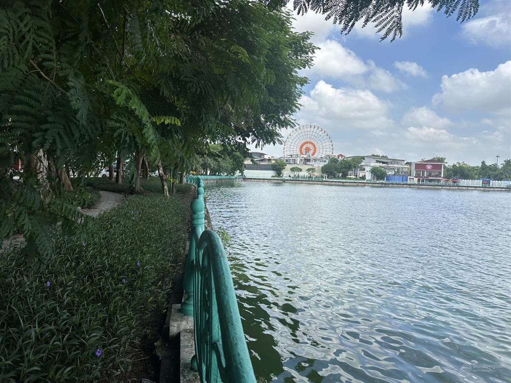 Bán nhà 5 tầng view hồ tâyphố nhật chiêutây hồ dt 63m2mt 4mgần hồ tây và lottee tây hồ.giá18tỷ