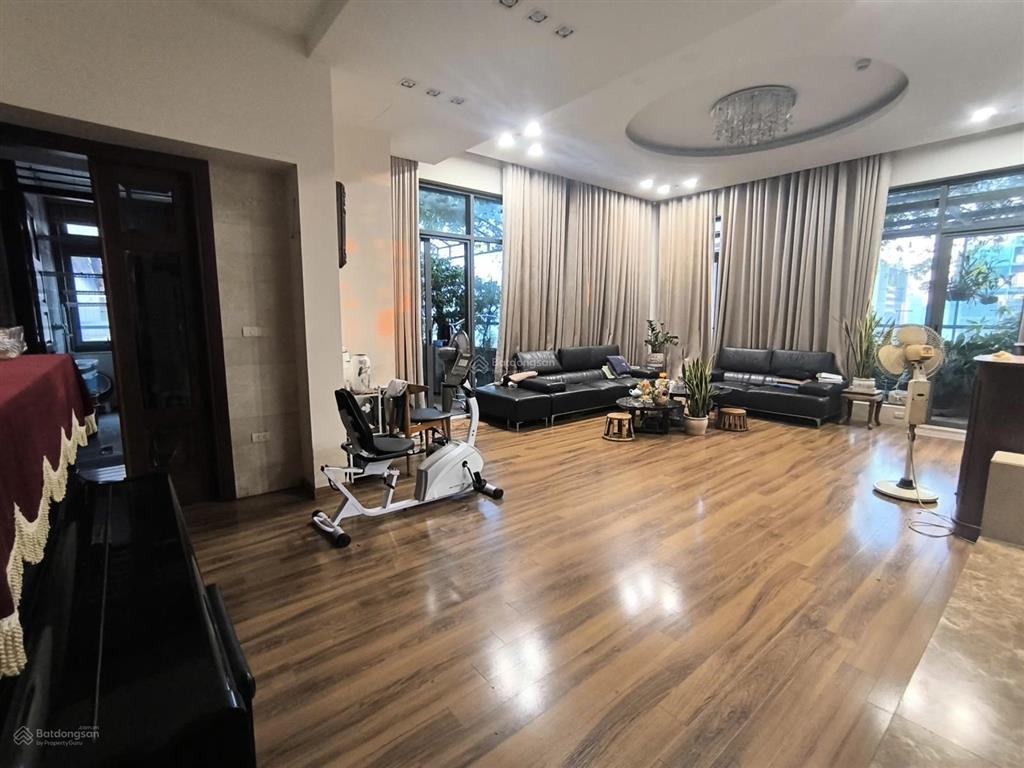 Bán căn chung cư penhous tuyệt đẹp khu cầu giấygần kangnam dt386m2có 4 ngủ rộng và đẹp.giá39.9tỷ