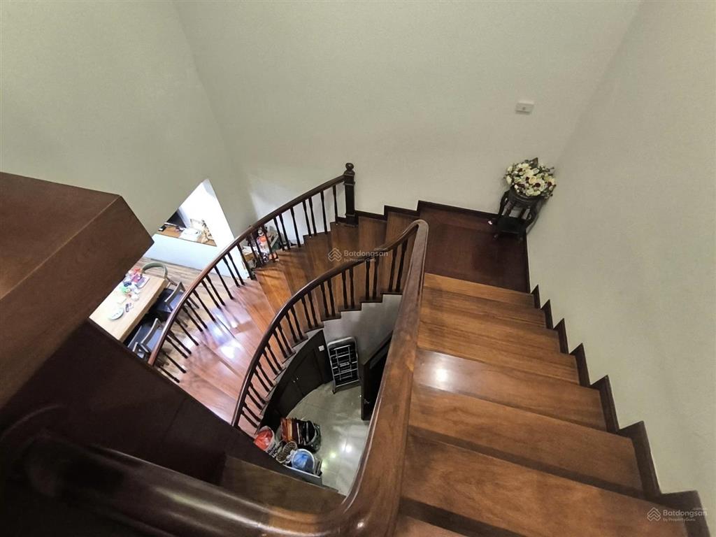 Bán căn chung cư penhous tuyệt đẹp khu cầu giấygần kangnam dt386m2có 4 ngủ rộng và đẹp.giá39.9tỷ