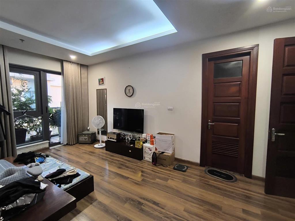 Bán nhà 5tầng đẹp mặt hồ tây dt93m2mt5m2 mặt tiềngaravỉa hèmặt phố nhật chiêutây hồ.giá107tỷ