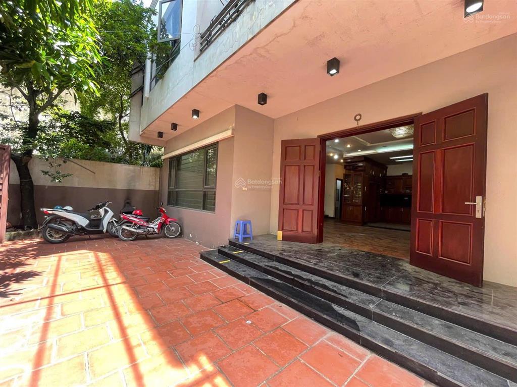 Bán nhà 4 tầng dân xây dựng dt 173m2 mt 10m nhà gần hồ tây và phố lạc long quân  tây hồ. giá 25tỷ