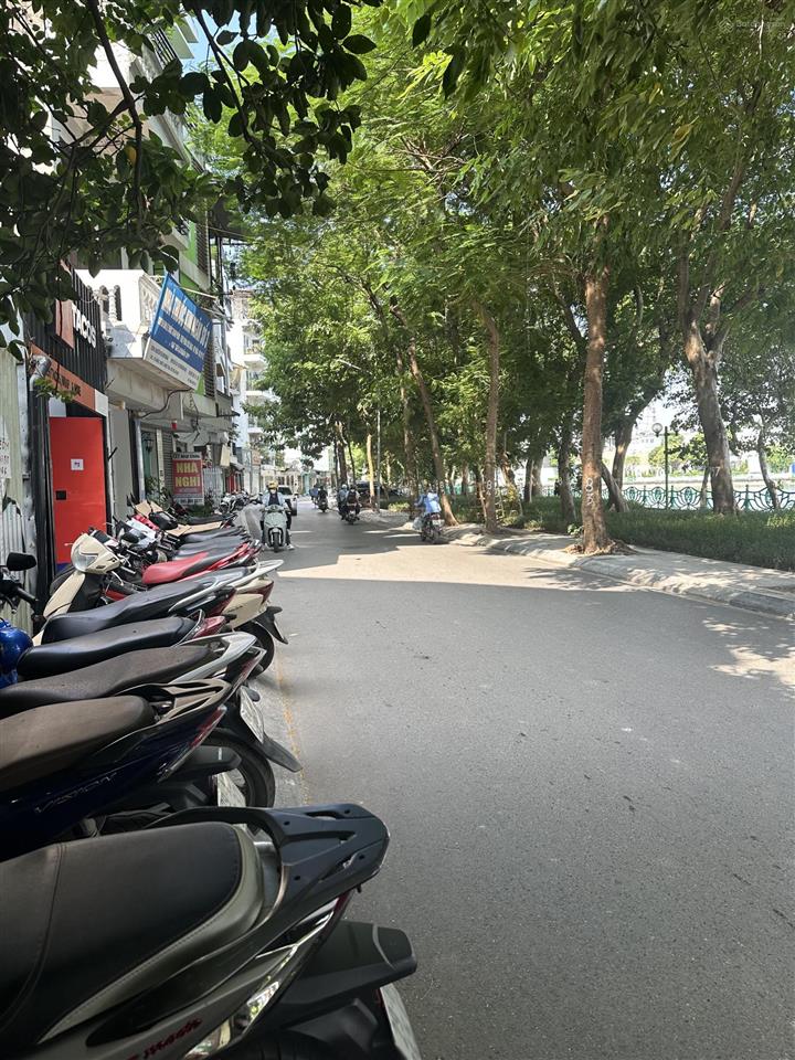 Bán nhà 3tầng dt293m2mt5mgaravỉa hè  view hồ tây & vườn hoa mặt phố nhật chiêu tây hồ.giá146tỷ