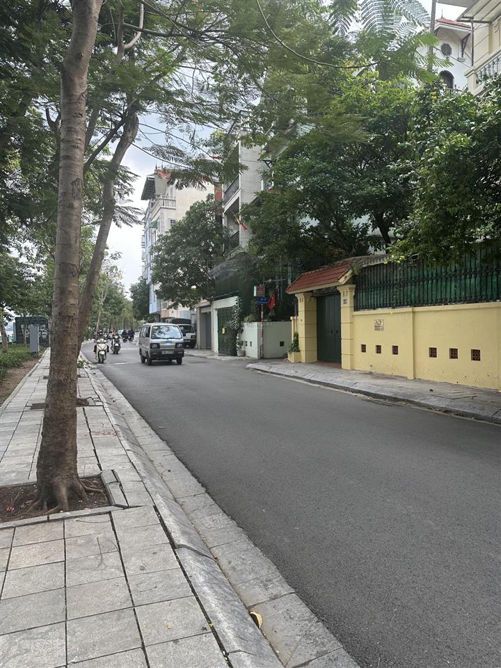 Bán nhà đẹp 5tầng dt102m2mt6.8mnhà view hồ tây tuyệt đẹpgần hồ &phố nhật chiêutây hồ.giá38.8tỷ