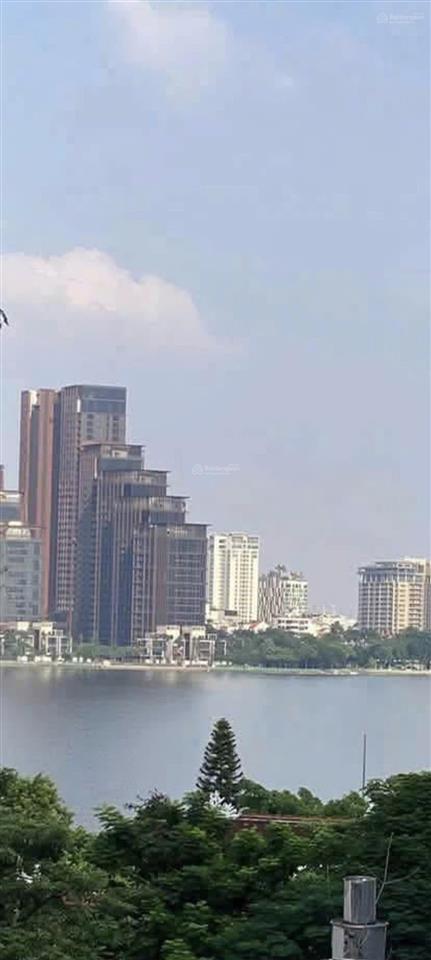 Bán nhà 5 tầng view hồ tây dt 71m2mt 4.5mlo gócgần hồ tây và phố lạc long quântây hồ.giá13.3tỷ