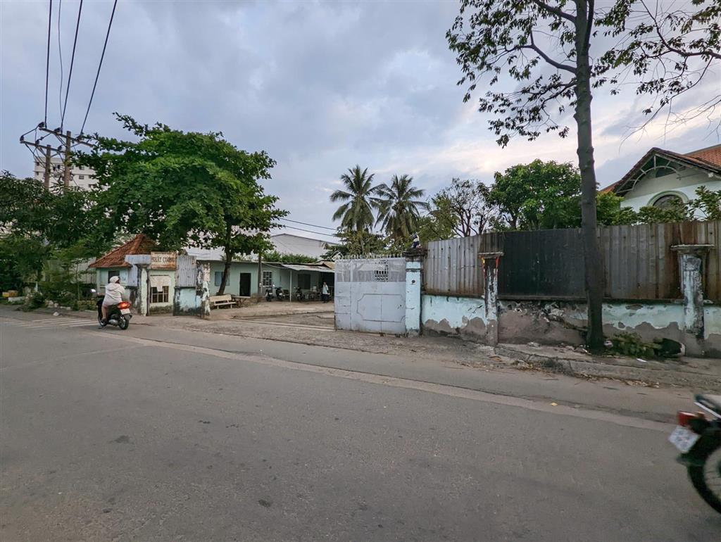 5600m2 mặt tiền trường thọ, chỉ 230 tỷ. được xây 20 tầng, hệ số 7.2, chủ cần bán