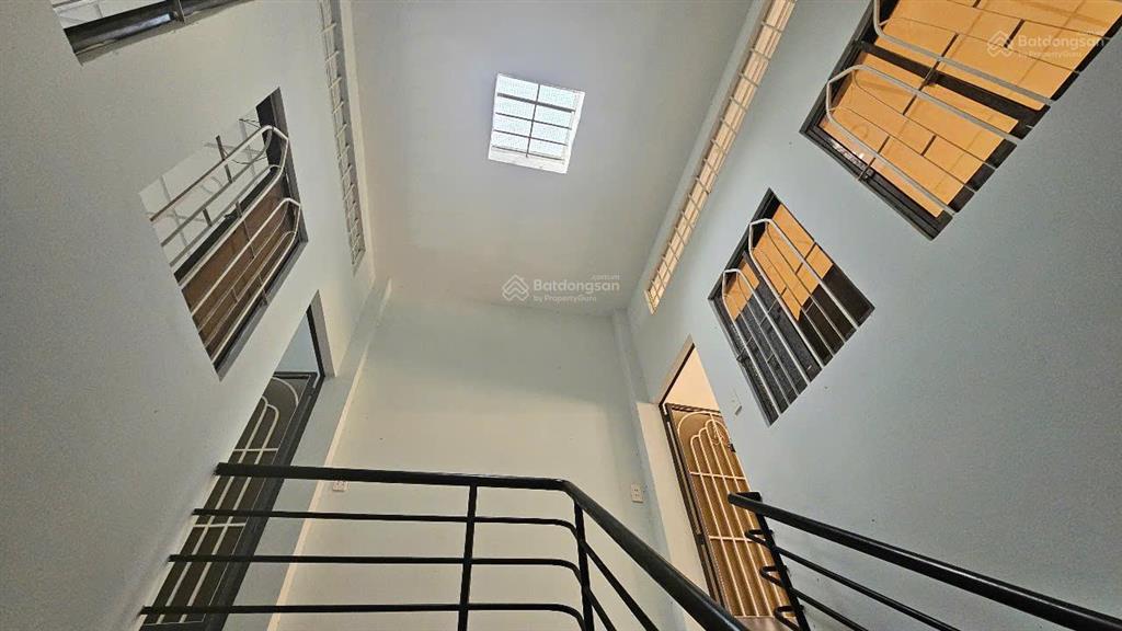 Nhà ngay lê văn sỹ, 4x18m, 3 tầng, chỉ 9,1 tỷ, cần bán