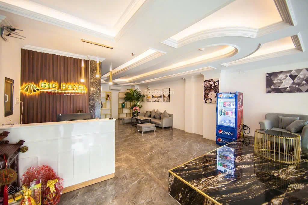 Bán khách sạn tân bình, ngay sân bay, 23 phòng, chỉ 31 tỷ. hđt 100 triệu