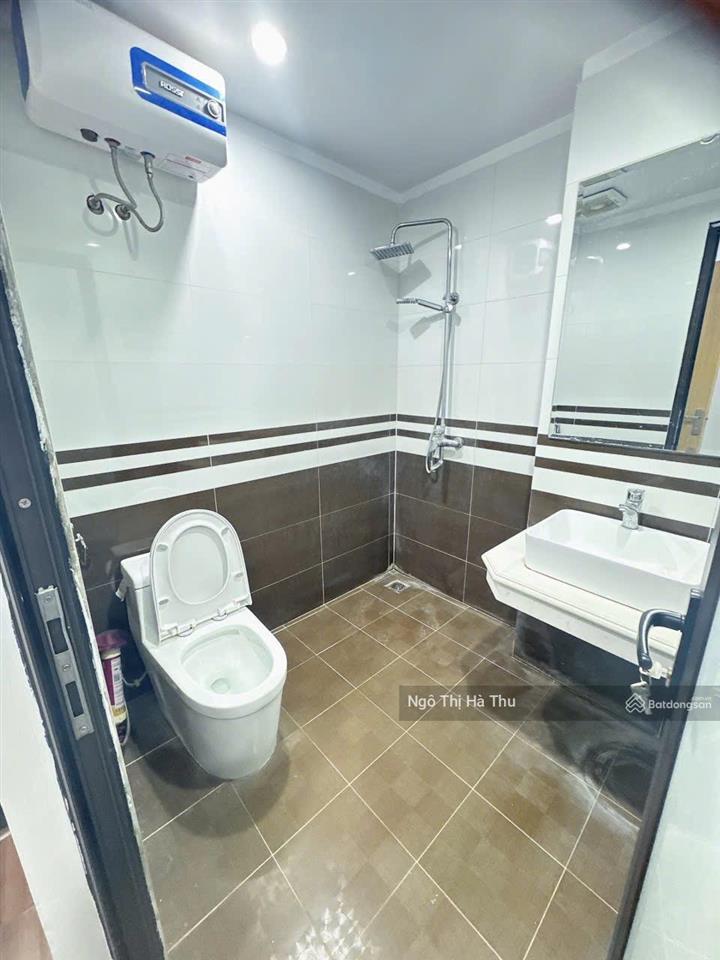 Nhỉnh 6 tỷ có nhà bát khối  gần cầu vĩnh tuy  oto sát nhà