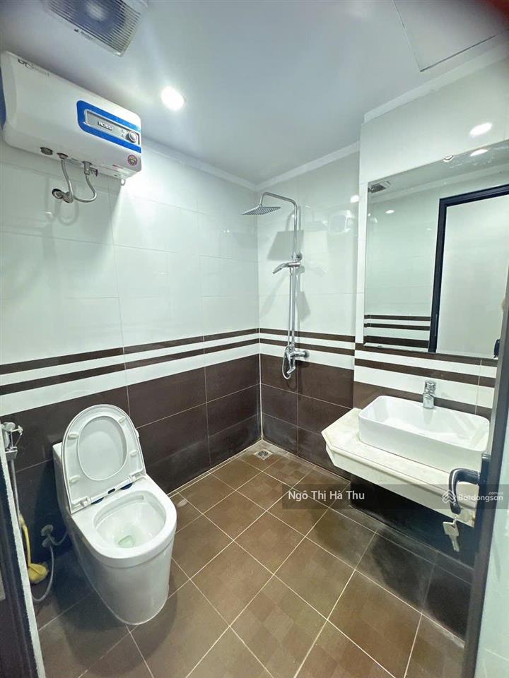 Nhỉnh 6 tỷ có nhà bát khối  gần cầu vĩnh tuy  oto sát nhà