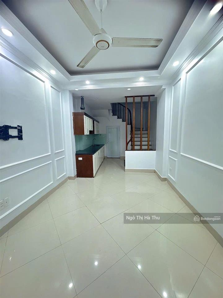 Nhỉnh 6 tỷ có nhà bát khối  gần cầu vĩnh tuy  oto sát nhà