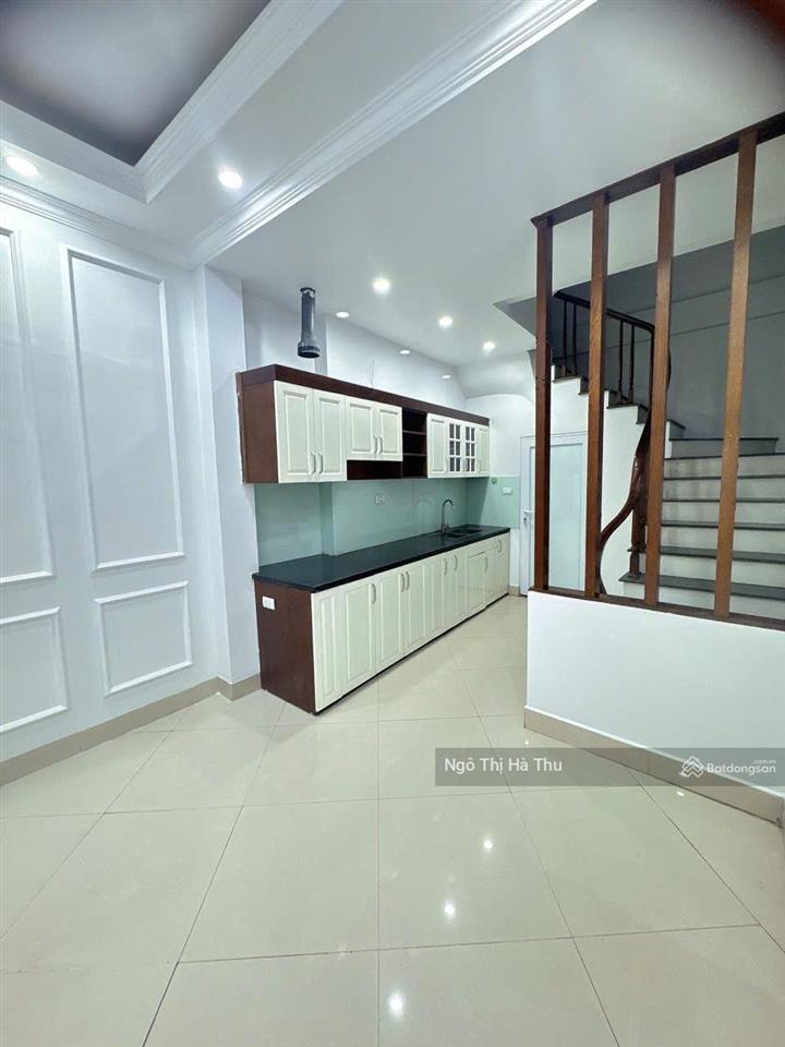 Nhỉnh 6 tỷ có nhà bát khối  gần cầu vĩnh tuy  oto sát nhà