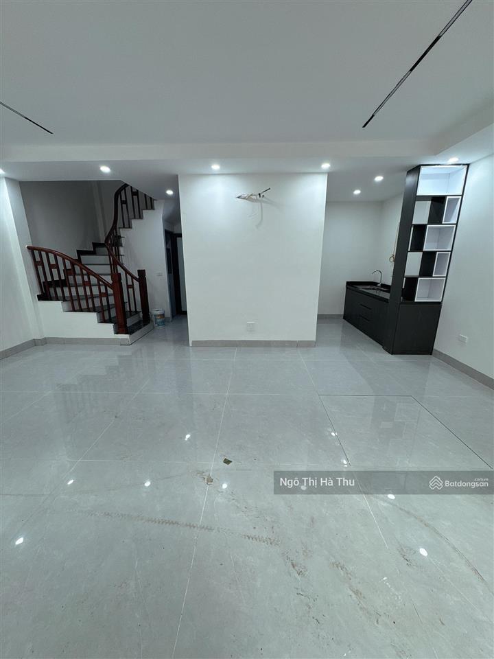 12.5tỷ có nhà thang máy  50m x 5 tầng  oto  gần cầu vĩnh tuy  nhà mới tinh