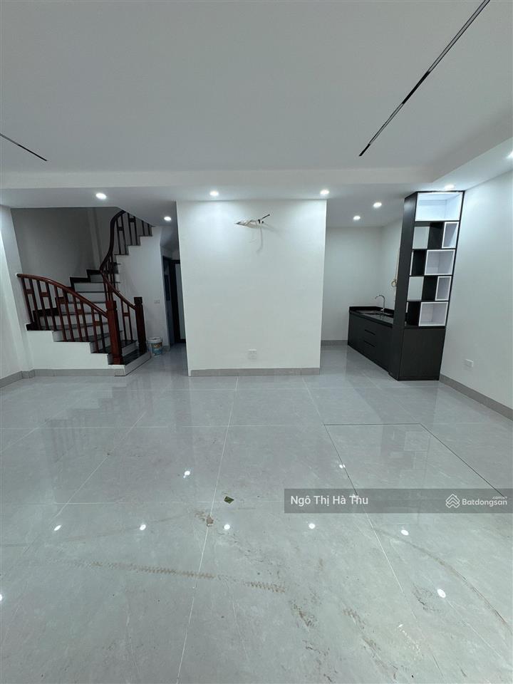 12.5tỷ có nhà thang máy  50m x 5 tầng  oto  gần cầu vĩnh tuy  nhà mới tinh